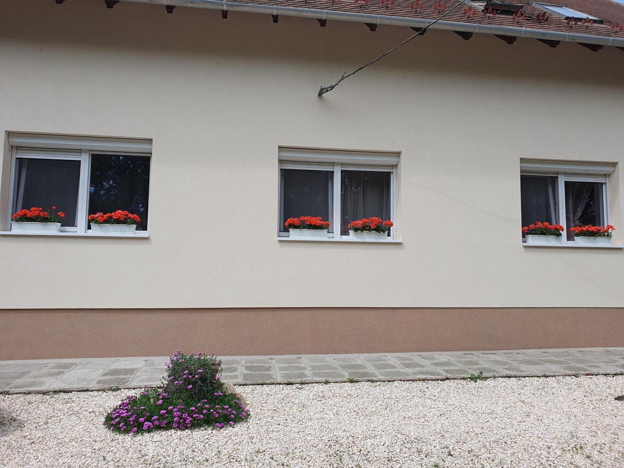 Bella Apartman Segedyn Zewnętrze zdjęcie